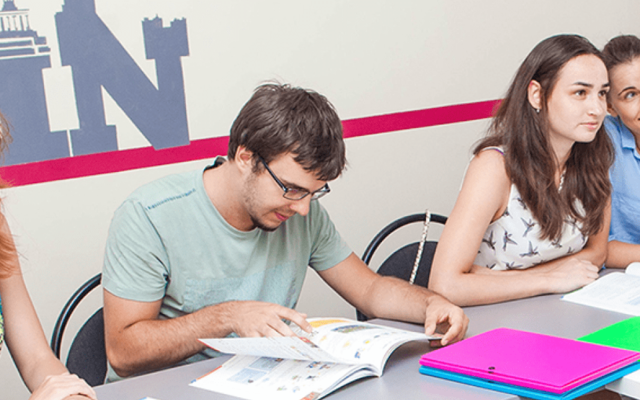 Ведение групп в социальных сетях для школы английского языка « “Business Language”»